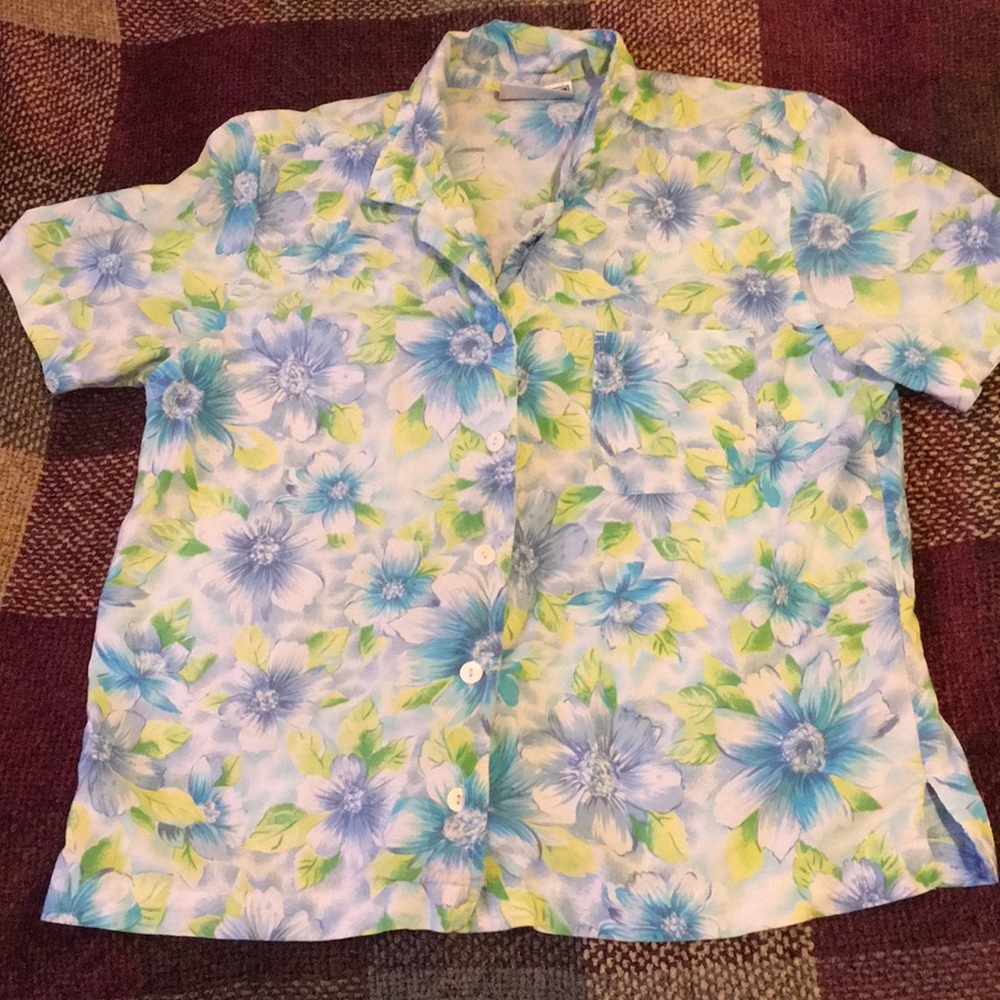 Gently used hawaiian style button-up shirt